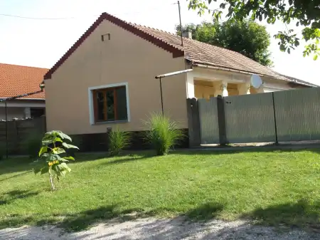 Eladó családi ház, Hajdúböszörmény 3 szoba 156 m² 25 M Ft