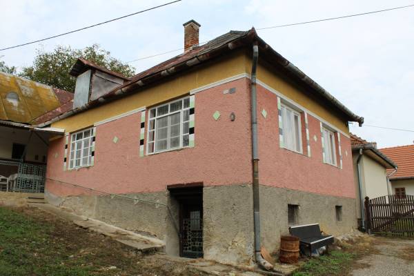 eladó családi ház, Komlóska