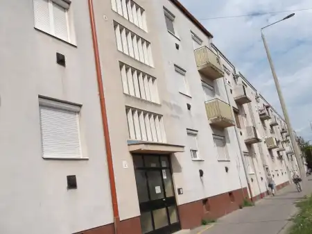 Kiadó téglalakás, Hajdúböszörmény 1 szoba 36 m² 130 E Ft/hó